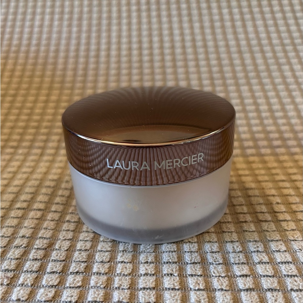 Laura Mercier Translucent Loose Setting Powder - Glow - Picture 2 of 4